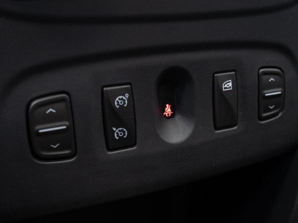 Renault Sandero II Рестайлинг с пробегом 2019 года, цена 1 015 000 рублей, 94630 км, хэтчбек, Автокод Объявления