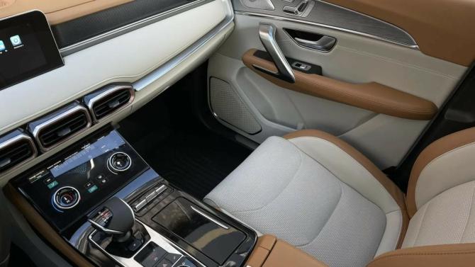 JETOUR X70+ I Рестайлинг с пробегом 2024 года, цена 2 550 000 рублей, 3570 км, внедорожник, Автокод Объявления