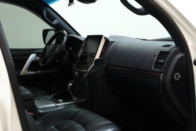 Toyota Land Cruiser 200 Series Рестайлинг 2 с пробегом 2020 года, цена 8 299 000 рублей, 267617 км, внедорожник, Автокод Объявления