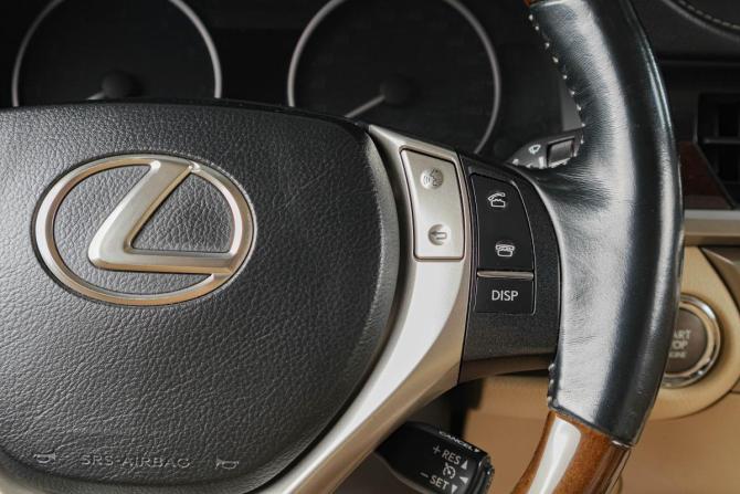 Lexus ES VI с пробегом 2014 года, цена 2 649 000 рублей, 261000 км, седан, Автокод Объявления