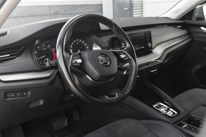 Skoda Octavia IV (A8) с пробегом 2021 года, цена 2 405 000 рублей, 72200 км, лифтбек, Автокод Объявления