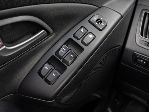 Hyundai ix35 I Рестайлинг с пробегом 2015 года, цена 1 500 000 рублей, 231766 км, внедорожник, Автокод Объявления