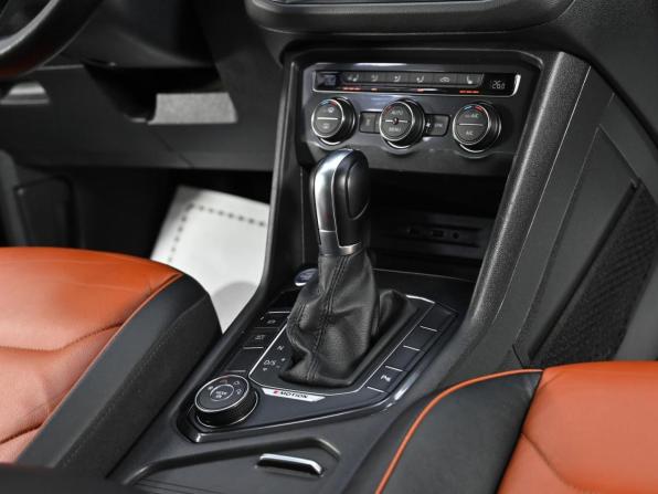 Volkswagen Tiguan II с пробегом 2018 года, цена 2 299 000 рублей, 99000 км, внедорожник, Автокод Объявления