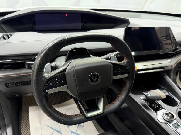 Changan UNI-V I с пробегом 2023 года, цена 2 090 000 рублей, 68044 км, лифтбек, Автокод Объявления