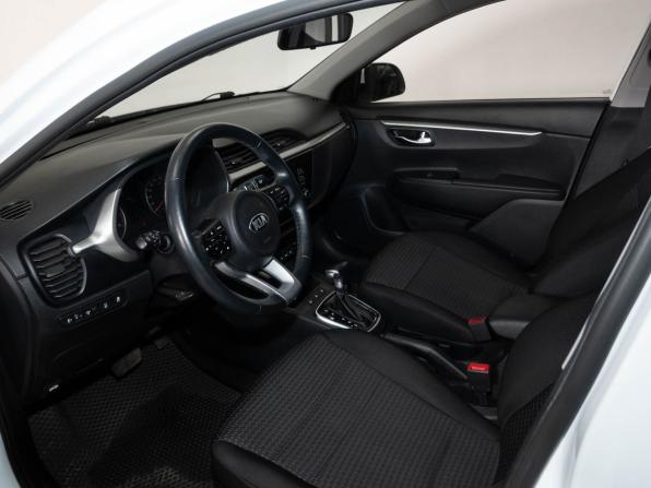 Kia Rio IV Рестайлинг с пробегом 2020 года, цена 1 571 000 рублей, 128000 км, седан, Автокод Объявления