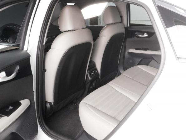 Kia K3 II (China Market) Рестайлинг с пробегом 2024 года, цена 2 354 000 рублей, 19733 км, седан, Автокод Объявления
