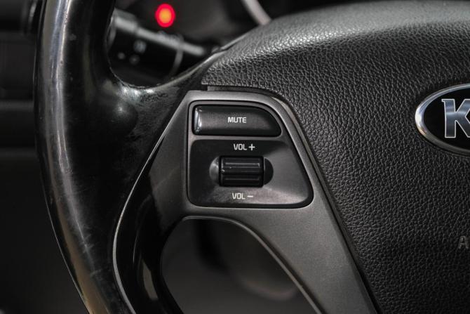 Kia Rio III Рестайлинг с пробегом 2017 года, цена 1 379 000 рублей, 105000 км, хэтчбек, Автокод Объявления