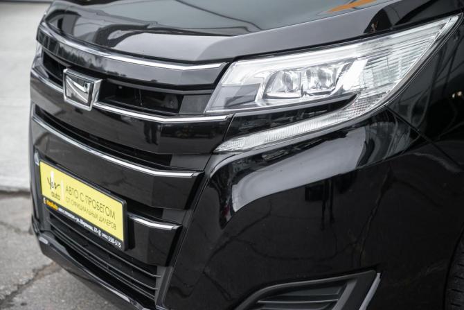 Toyota Noah III (R80) Рестайлинг с пробегом 2018 года, цена 1 987 000 рублей, 128600 км, минивэн, Автокод Объявления