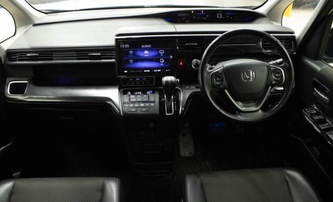 Honda Stepwgn V Рестайлинг с пробегом 2019 года, цена 3 049 000 рублей, 64408 км, минивэн, Автокод Объявления