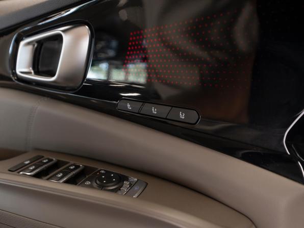 Kia Carnival IV Рестайлинг с пробегом 2025 года, цена 5 600 000 рублей, 9950 км, минивэн, Автокод Объявления
