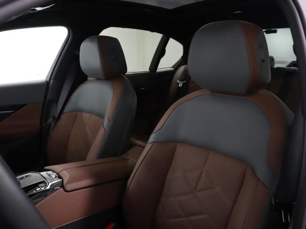 BMW 5 серии VIII (G60/G61/G68) с пробегом 2025 года, цена 8 290 000 рублей, 10482 км, седан, Автокод Объявления