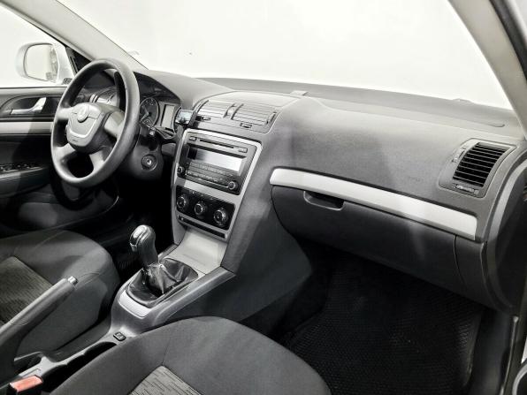 Skoda Octavia II (A5) Рестайлинг с пробегом 2012 года, цена 690 000 рублей, 297886 км, лифтбек, Автокод Объявления