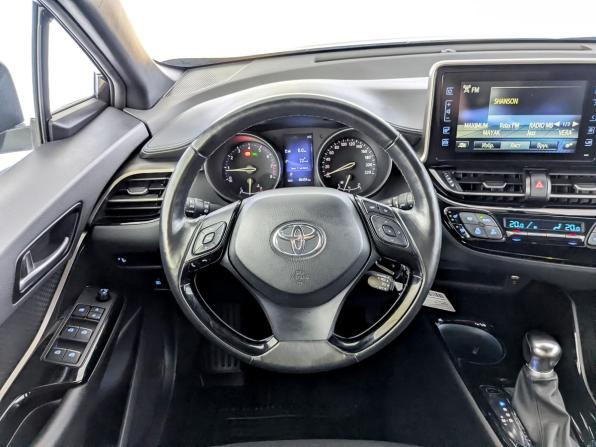 Toyota C-HR I с пробегом 2019 года, цена 2 650 000 рублей, 46448 км, внедорожник, Автокод Объявления
