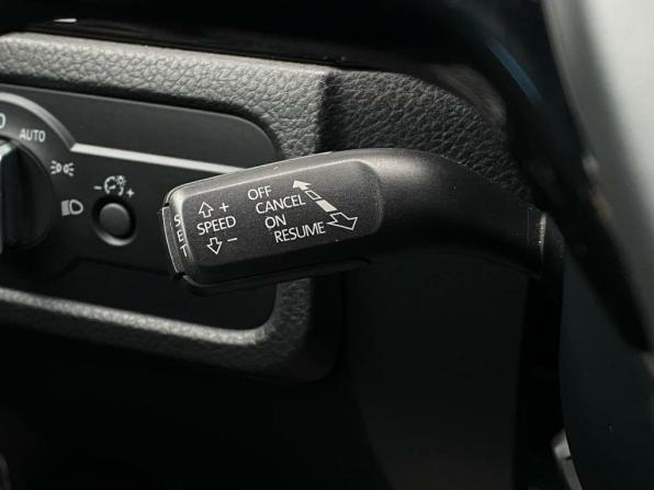 Volkswagen Touareg II Рестайлинг с пробегом 2017 года, цена 2 881 800 рублей, 183531 км, внедорожник, Автокод Объявления