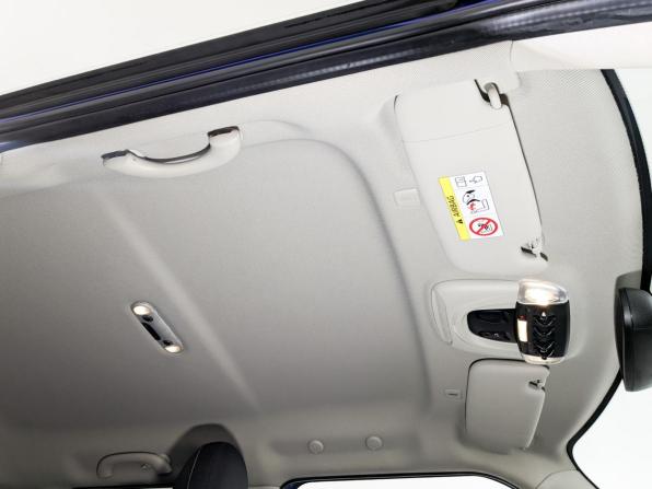 Mini Hatch III (F55/F56) Рестайлинг с пробегом 2019 года, цена 2 095 000 рублей, 43219 км, хэтчбек, Автокод Объявления