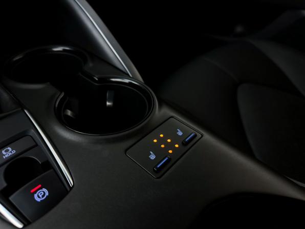 Toyota Camry VIII (XV70) Рестайлинг с пробегом 2021 года, цена 2 699 000 рублей, 150000 км, седан, Автокод Объявления