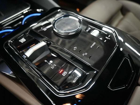 BMW 5 серии VIII (G60/G61/G68) с пробегом 2024 года, цена 7 349 900 рублей, 16911 км, седан, Автокод Объявления