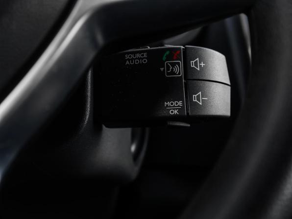 Renault Sandero II Рестайлинг с пробегом 2022 года, цена 1 249 000 рублей, 61976 км, хэтчбек, Автокод Объявления