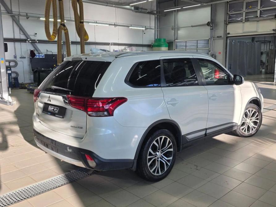 Mitsubishi Outlander III Рестайлинг 2 Санкт-Петербург  - изображение 2