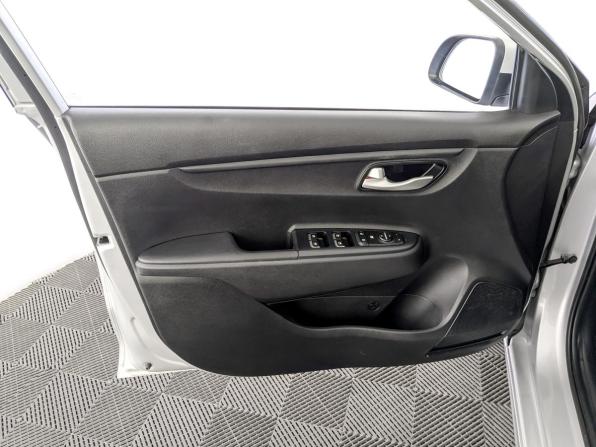 Kia Rio IV с пробегом 2018 года, цена 1 325 000 рублей, 103536 км, седан, Автокод Объявления