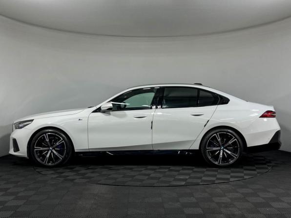 BMW 5 серии VIII (G60/G61/G68) с пробегом 2023 года, цена 7 735 000 рублей, 7301 км, седан, Автокод Объявления