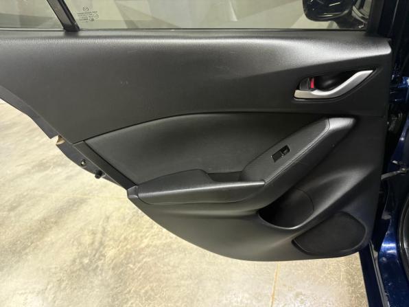Mazda 3 III (BM) с пробегом 2013 года, цена 940 000 рублей, 238405 км, хэтчбек, Автокод Объявления