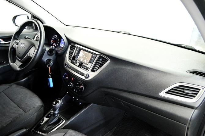 Hyundai Solaris II Рестайлинг с пробегом 2021 года, цена 1 399 000 рублей, 115000 км, седан, Автокод Объявления
