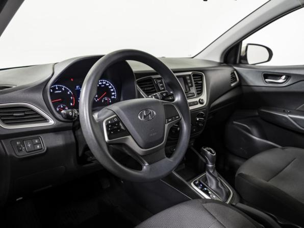 Hyundai Solaris II с пробегом 2018 года, цена 1 350 000 рублей, 46008 км, седан, Автокод Объявления