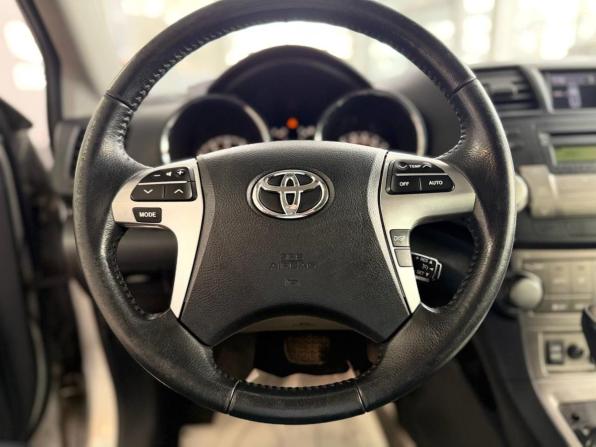 Toyota Highlander II (XU40) Рестайлинг с пробегом 2012 года, цена 1 749 000 рублей, 136137 км, внедорожник, Автокод Объявления