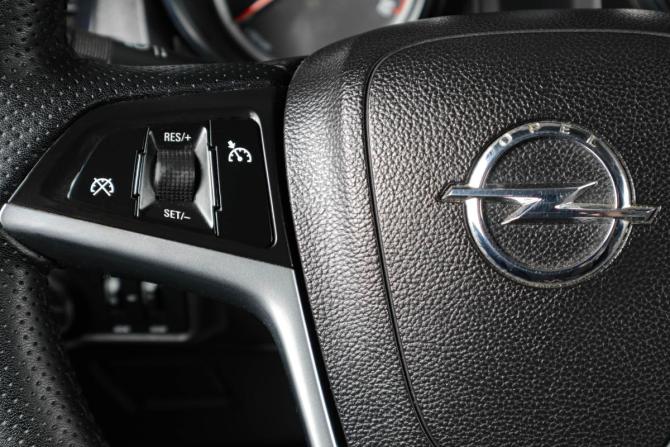 Opel Astra J с пробегом 2010 года, цена 1 019 000 рублей, 133560 км, хэтчбек, Автокод Объявления