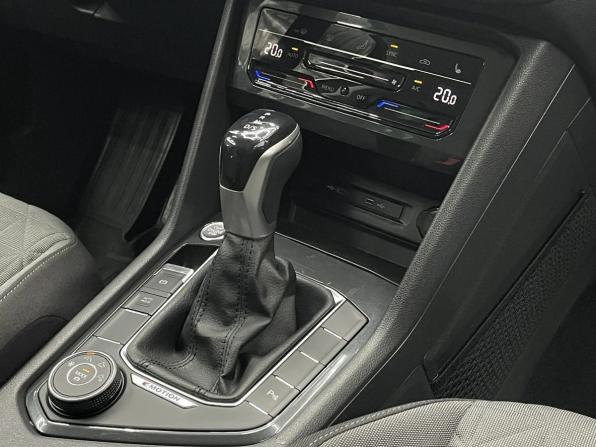 Volkswagen Tiguan II Рестайлинг с пробегом 2021 года, цена 3 400 000 рублей, 42121 км, внедорожник, Автокод Объявления