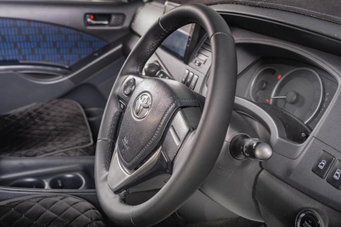 Toyota ISis I Рестайлинг с пробегом 2014 года, цена 1 629 000 рублей, 141000 км, компактвэн, Автокод Объявления