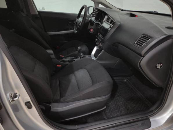 Kia Ceed II Рестайлинг с пробегом 2015 года, цена 945 000 рублей, 240460 км, хэтчбек, Автокод Объявления