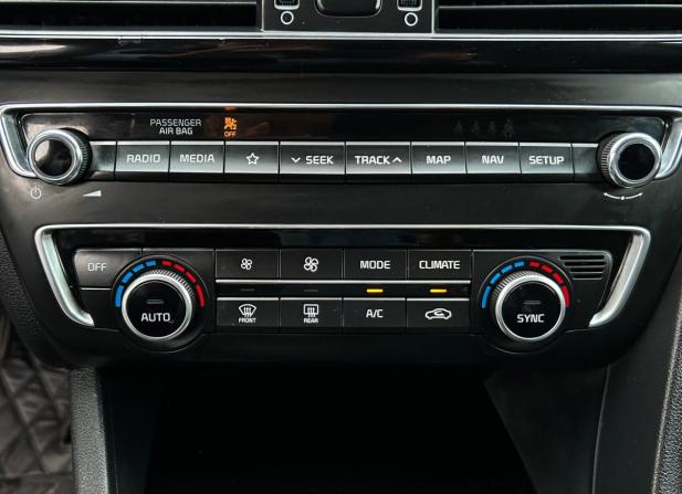 Kia Optima IV Рестайлинг с пробегом 2018 года, цена 1 990 000 рублей, 153846 км, седан, Автокод Объявления