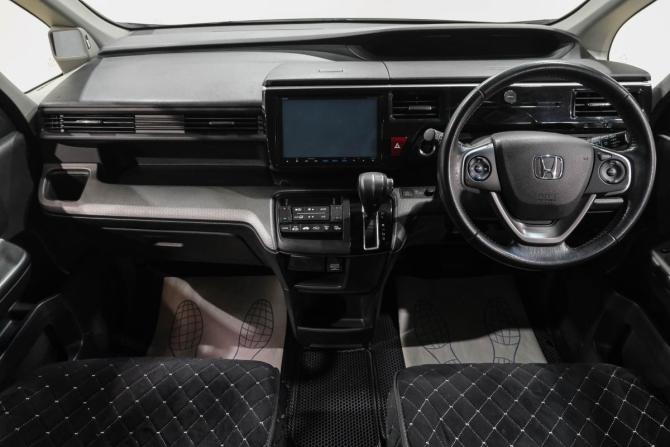 Honda Stepwgn V с пробегом 2015 года, цена 1 969 000 рублей, 131800 км, минивэн, Автокод Объявления