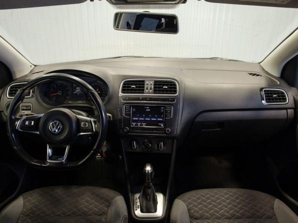 Volkswagen Polo V Рестайлинг с пробегом 2018 года, цена 1 467 000 рублей, 63802 км, седан, Автокод Объявления