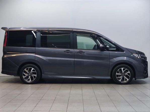 Honda Stepwgn V Рестайлинг с пробегом 2019 года, цена 2 250 000 рублей, 66403 км, минивэн, Автокод Объявления