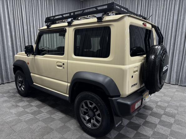 Suzuki Jimny IV с пробегом 2022 года, цена 2 550 000 рублей, 28878 км, внедорожник, Автокод Объявления