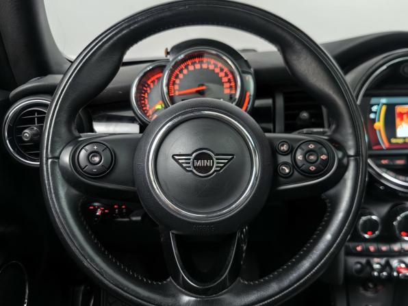 Mini Hatch III (F55/F56) Рестайлинг с пробегом 2019 года, цена 1 698 000 рублей, 143151 км, хэтчбек, Автокод Объявления