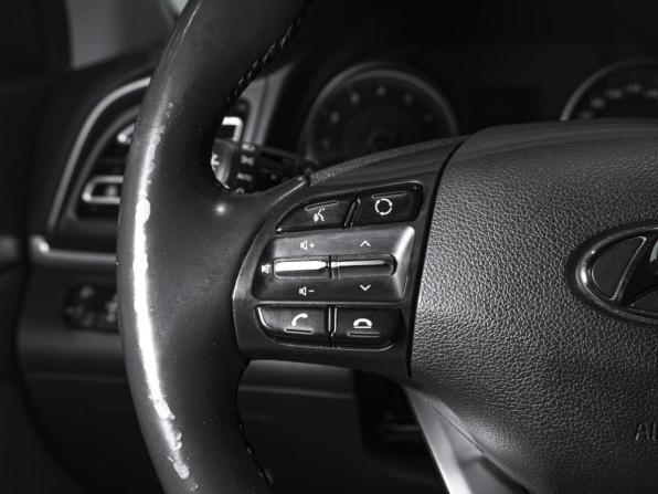 Hyundai Elantra VI (AD) Рестайлинг с пробегом 2019 года, цена 1 650 000 рублей, 140181 км, седан, Автокод Объявления
