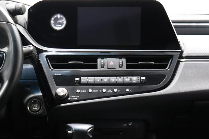 Lexus ES VII Рестайлинг с пробегом 2021 года, цена 3 410 000 рублей, 91269 км, седан, Автокод Объявления