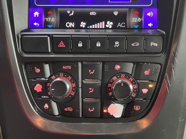 Opel Astra J с пробегом 2011 года, цена 685 000 рублей, 216000 км, хэтчбек, Автокод Объявления