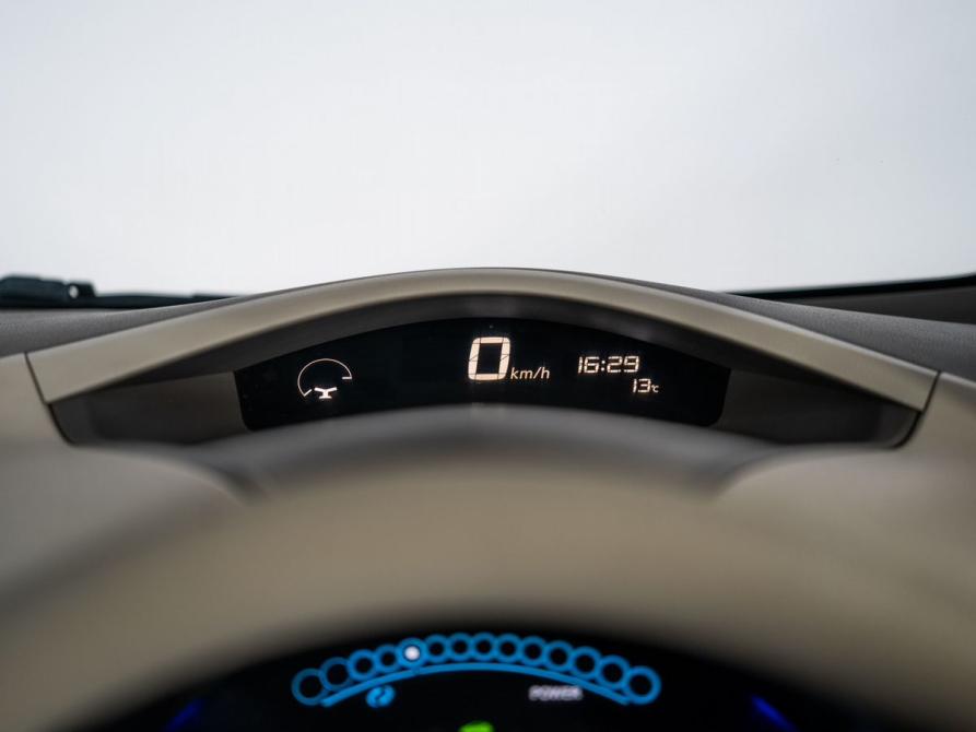 Nissan Leaf I (ZE0/AZE0) Иркутск  - изображение 10