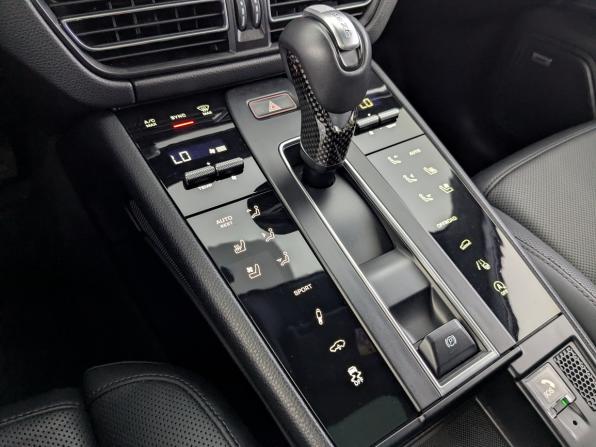 Porsche Macan I Рестайлинг 2 с пробегом 2022 года, цена 6 900 000 рублей, 74465 км, внедорожник, Автокод Объявления