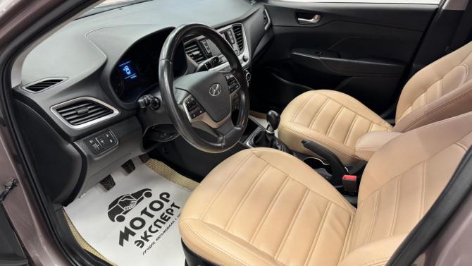 Hyundai Solaris II с пробегом 2017 года, цена 1 115 000 рублей, 121433 км, седан, Автокод Объявления