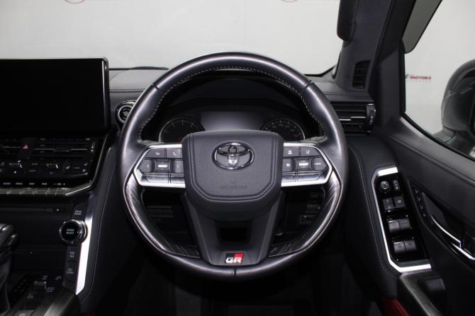 Toyota Land Cruiser 300 Series с пробегом 2023 года, цена 11 900 000 рублей, 6204 км, внедорожник, Автокод Объявления