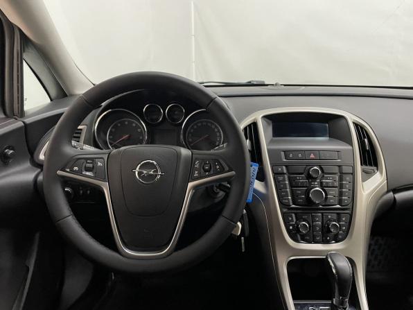 Opel Astra J с пробегом 2011 года, цена 800 000 рублей, 150587 км, хэтчбек, Автокод Объявления