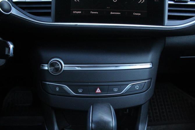Peugeot 308 II Рестайлинг с пробегом 2019 года, цена 1 290 000 рублей, 241244 км, универсал, Автокод Объявления