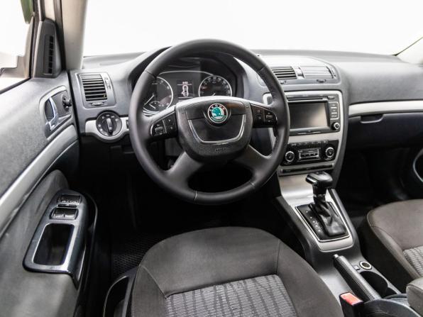 Skoda Octavia II (A5) Рестайлинг с пробегом 2012 года, цена 938 000 рублей, 210641 км, лифтбек, Автокод Объявления