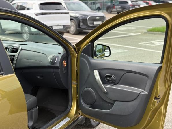 Renault Sandero II с пробегом 2017 года, цена 925 000 рублей, 84227 км, хэтчбек, Автокод Объявления